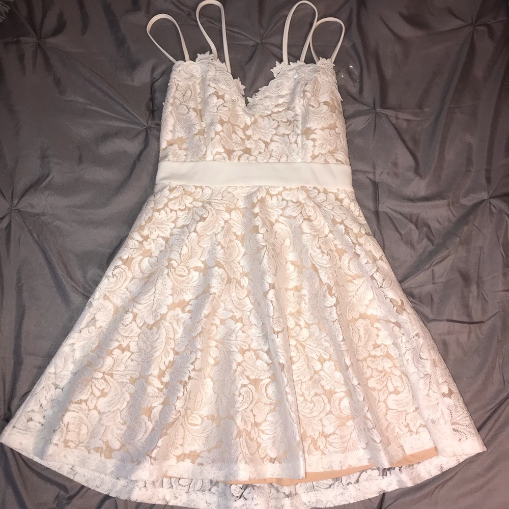 SMALL WHITE AND NUDE FLORAL PRINT DRESS!!!